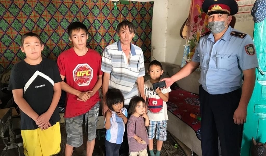 ПОЛИЦИЯ ИНСПЕКТОРЫ 10 ЖАСАР ОҚУШЫНЫҢ АРМАНЫН ОРЫНДАДЫ