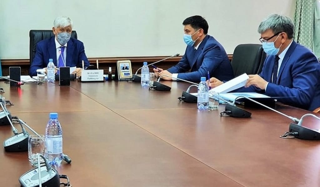 ӘКІМ: "ЖЕР КОМИССИЯСЫНЫҢ ҚҰРАМЫН ТҮГЕЛДЕЙ ҚАЙТА ЖАСАҚТАУ КЕРЕК"