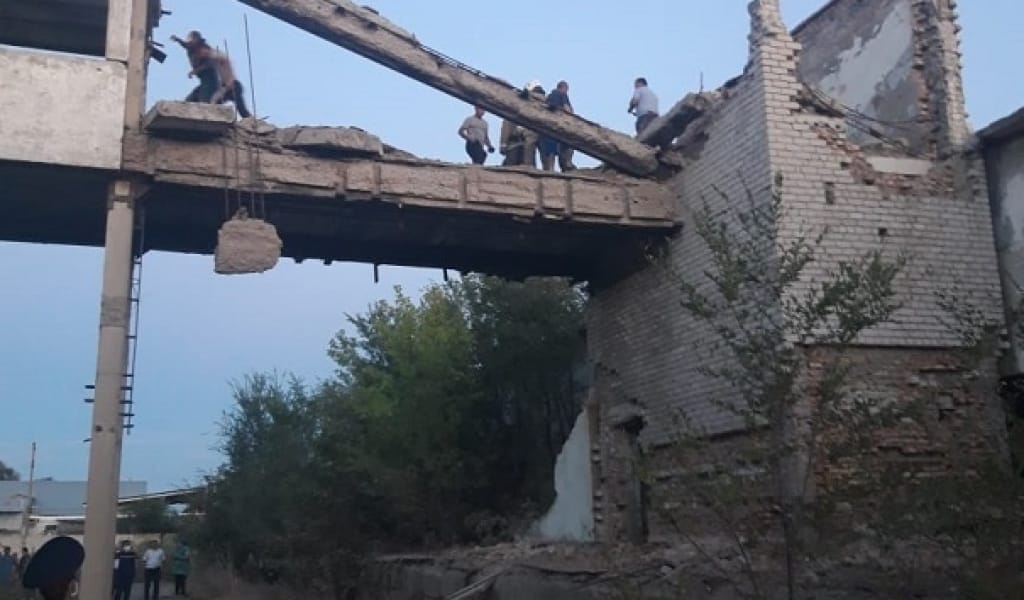 ЕСКІ ҒИМАРАТТАҒЫ СЕЛФИ: ЕКІ ЖАСӨСПІРІМ ҚАЗА ТАПТЫ, ҮШІНШІСІНІҢ АЯҒЫ СЫНДЫ