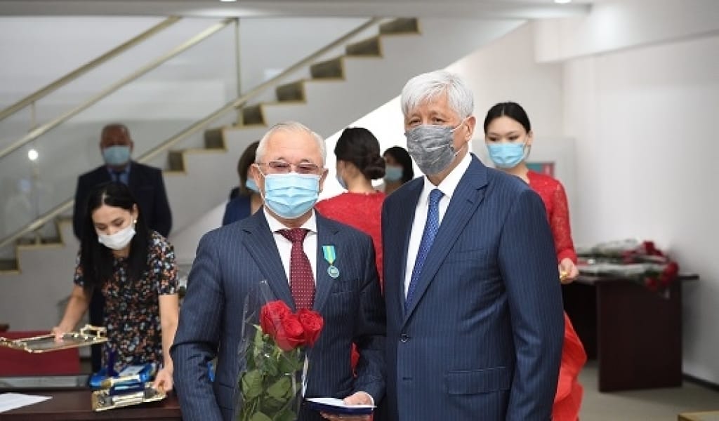 АМАНДЫҚ БАТАЛОВ ОБЛЫСҚА ЕҢБЕК СІҢІРГЕН АЗАМАТТАРДЫ МАРАПАТТАДЫ