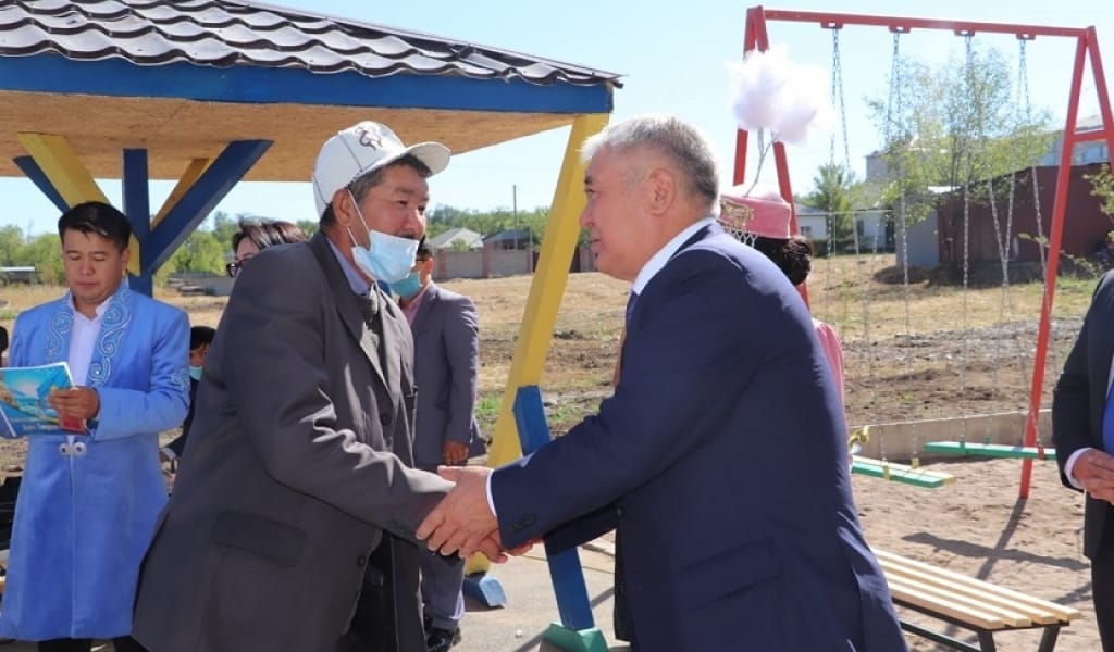ЕСІК ҚАЛАСЫНДА КЕЗЕКТЕ ТҰРҒАН 60 АДАМҒА БАСПАНА КІЛТІ ТАПСЫРЫЛДЫ
