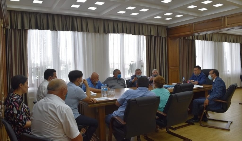 ТОЗЫҒЫ ЖЕТКЕН СУ СОРҒЫЛАРЫ: ШАРУАЛАР ҮШІН ӨЗЕКТІ МӘСЕЛЕ ТАЛҚЫЛАНДЫ