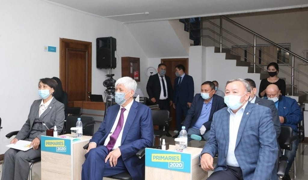 ПРАЙМЕРИЗ: АМАНДЫҚ БАТАЛОВ ҮМІТКЕРЛЕРДІҢ ПІКІРСАЙЫСЫН ТЫҢДАДЫ