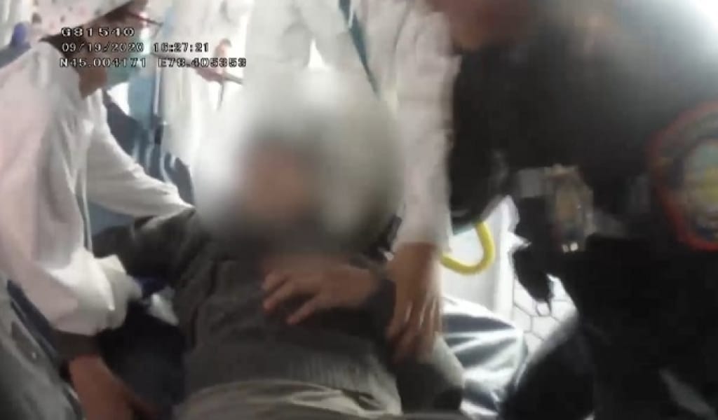 ТАЛДЫҚОРҒАН ПОЛИЦЕЙЛЕРІ КӨШЕДЕ ТАЛЫП ҚАЛҒАН ЖАСӨСПІРІМДІ ҚҰТҚАРДЫ