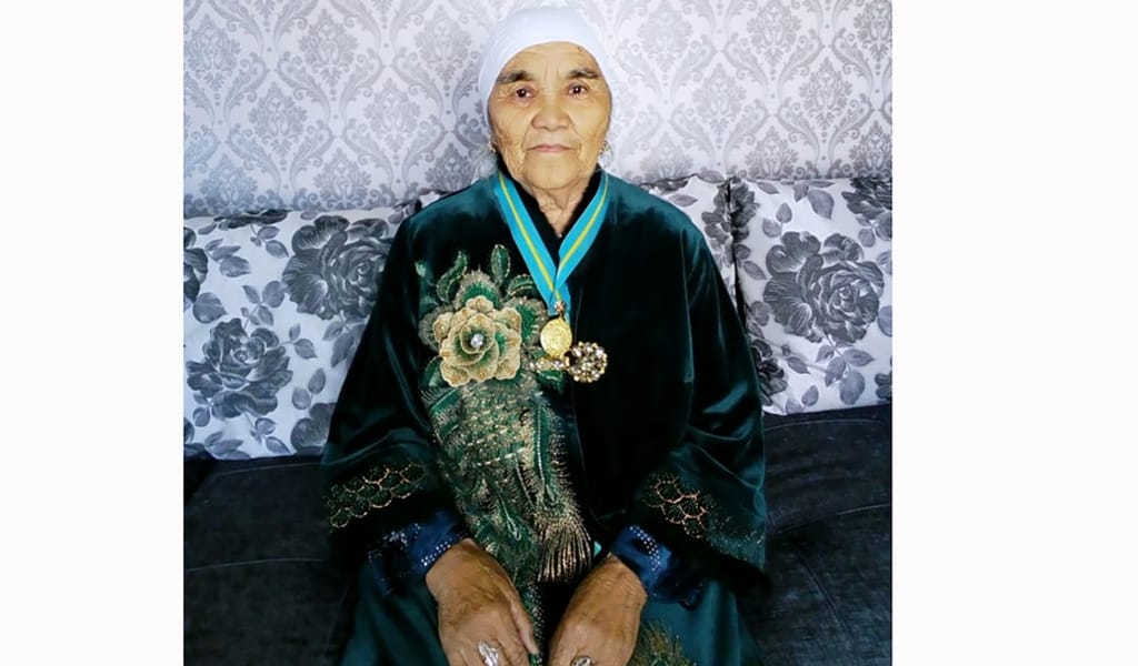 АУЫР ЖҮК АРҚАЛАҒАН АНА