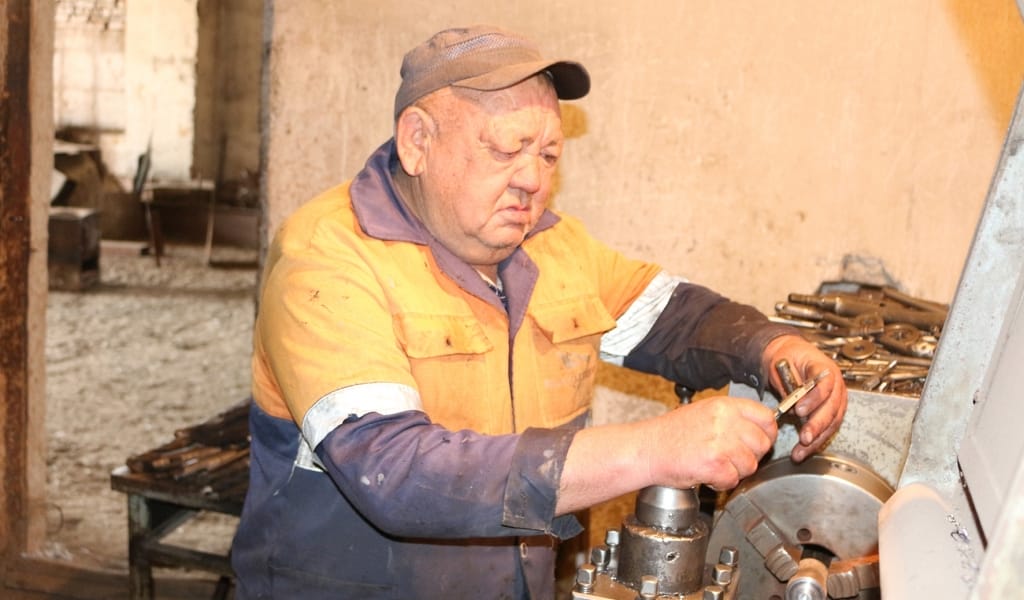 САРЫЖАЗДЫҢ ЖЕРІ ҚҰТТЫ, ЕЛІ ЕҢБЕККЕР