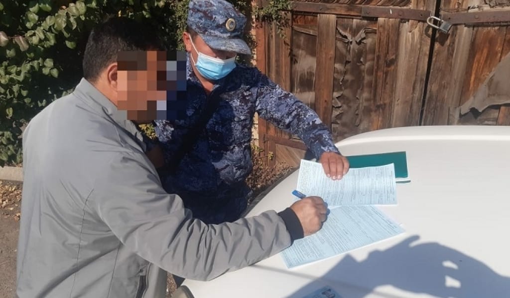 АУЫЛ МАҢЫНДА ОҚ АТЫП ЖҮРГЕН АҢШЫ ӘКІМШІЛІК ЖАЗАҒА ТАРТЫЛДЫ