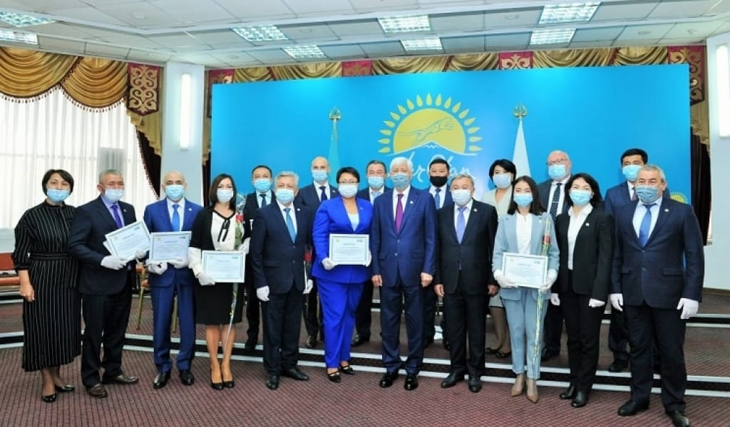 АМАНДЫҚ БАТАЛОВ ПРАЙМЕРИЗГЕ ҚАТЫСҚАН ҮМІТКЕРЛЕРМЕН КЕЗДЕСТІ