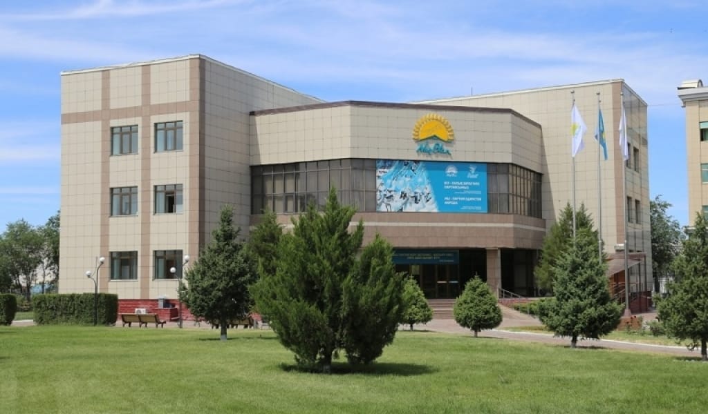 ПРАЙМЕРИЗ: ЖЕТІСУЛЫҚ ПАРТИЯЛАСТАР ӘРДАЙЫМ АЛДЫҢҒЫ ҚАТАРДА ЖҮРЕДІ