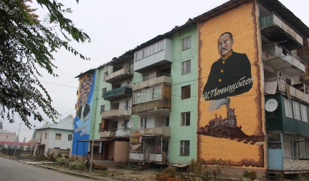 АБАЙ МЕН МҰХАМЕТЖАН: САРҚАН АУДАНЫНДА ҚОС АЛЫПТЫҢ СУРЕТІ БЕЙНЕЛЕНДІ