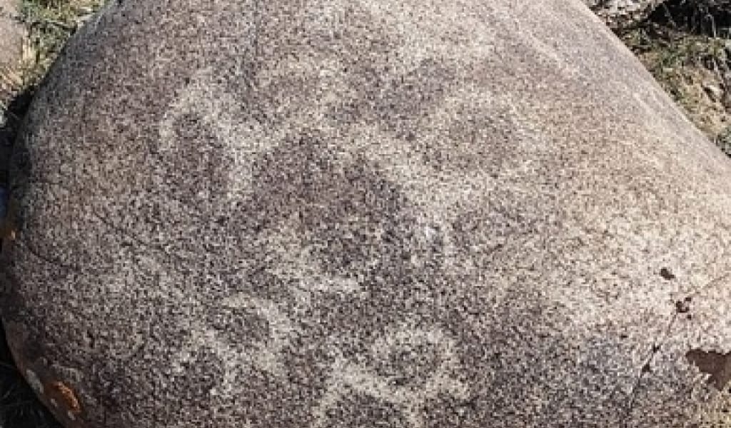 "ҚҰПИЯҒА ТОЛЫ": ЖАРКЕНТ ӨҢІРІНЕН 100-ДЕН АСА ТАРИХИ ТАҢБА ТАБЫЛДЫ