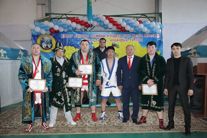 Айдостың айдарынан жел есті