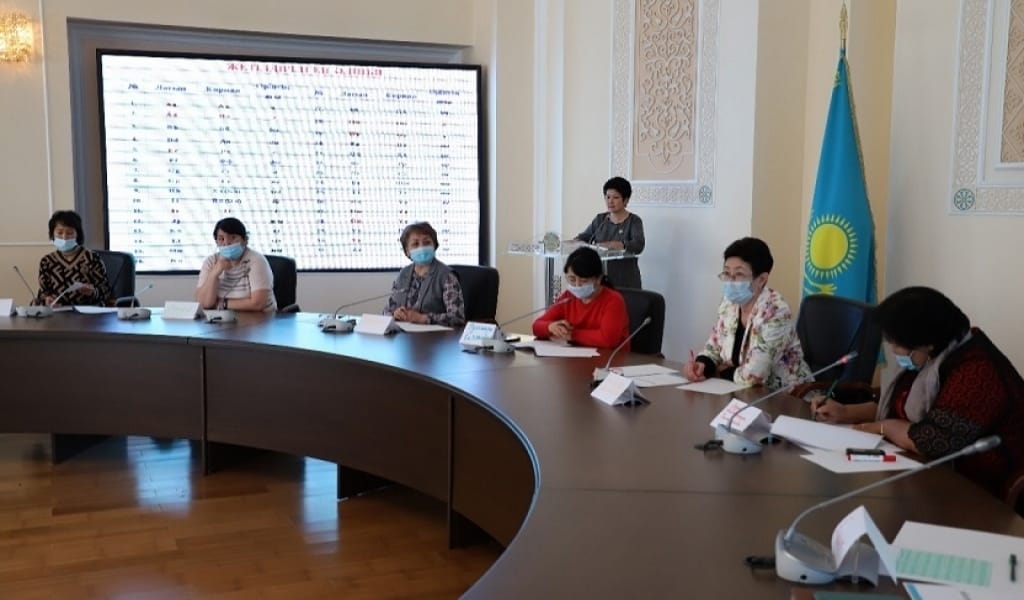 ЖЕТІЛДІРІЛГЕН ӘЛІПБИ ЖАЗУҒА ҚОЛАЙЛЫ МА? ТІЛ САРАЙЫНДА СЫНАМА САБАҚ ӨТТІ