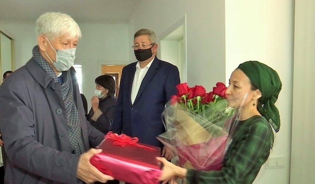 АЛМАТЫ ОБЛЫСЫНЫҢ ӘКІМІ БЕЙСЕН ҚҰРАНБЕКТІҢ ОТБАСЫНА БАРДЫ