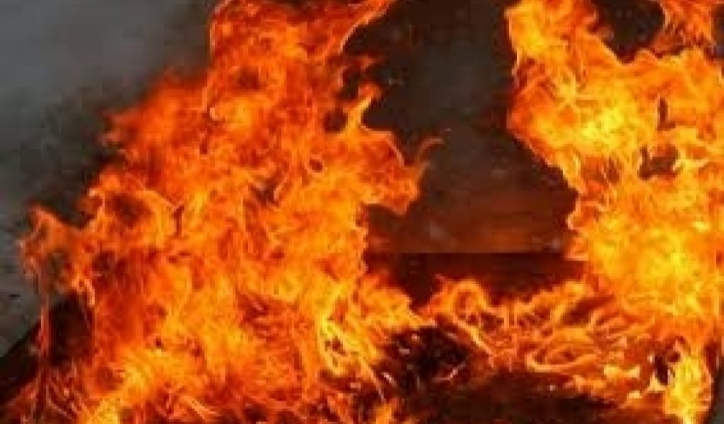 "БІРЕУІ БАЛА": ТАЛҒАР АУДАНЫНДА ҮЙ ӨРТЕНІП, ҮШ АДАМ КӨЗ ЖҰМДЫ