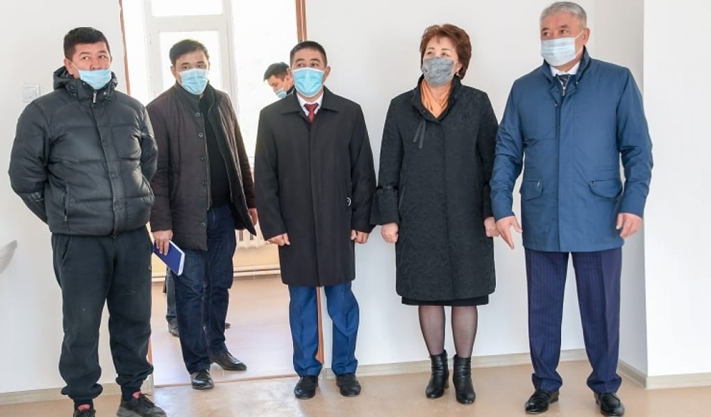 КӨШПЕЛІ БРИФИНГ: ЖУРНАЛИСТЕР "АЛТЫН АДАМ" ШЫҚҚАН АУДАНҒА БАРДЫ