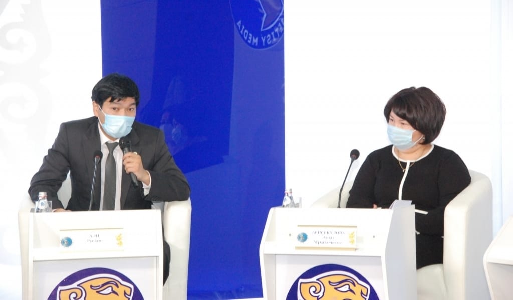 МЕМЛЕКЕТТІК ҚЫЗМЕТКЕРДІҢ БЕТ-БЕЙНЕСІ ҚАНДАЙ? ЖАЛАҚЫСЫ ҚАНША?