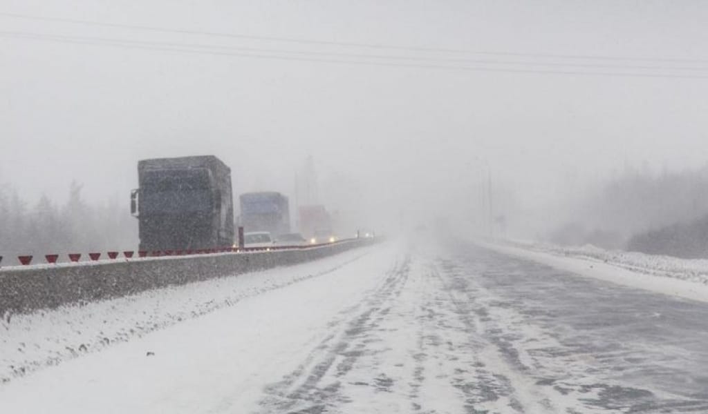 АЛМАТЫ ОБЛЫСЫНДА ТОҒЫЗ АДАМ ҚАР ҚҰРСАУЫНДА ҚАЛЫП ҚОЙДЫ