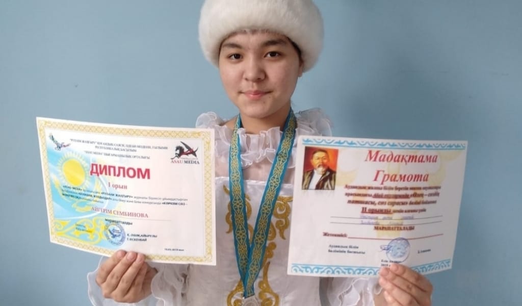 ТАНЫСЫҢЫЗ: АБАЙДЫҢ 180 ӨЛЕҢІН, БІРНЕШЕ ҚАРА СӨЗІН ЖАТҚА БІЛЕТІН ОҚУШЫ