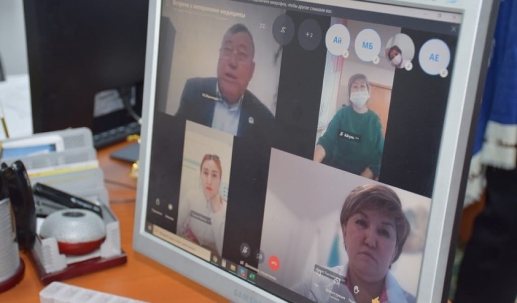 "ЕҢ ҮЛКЕН ЕМ - ЖАҚСЫ СӨЗ": МЕДИЦИНА АРДАГЕРЛЕРІМЕН ОНЛАЙН КЕЗДЕСУ