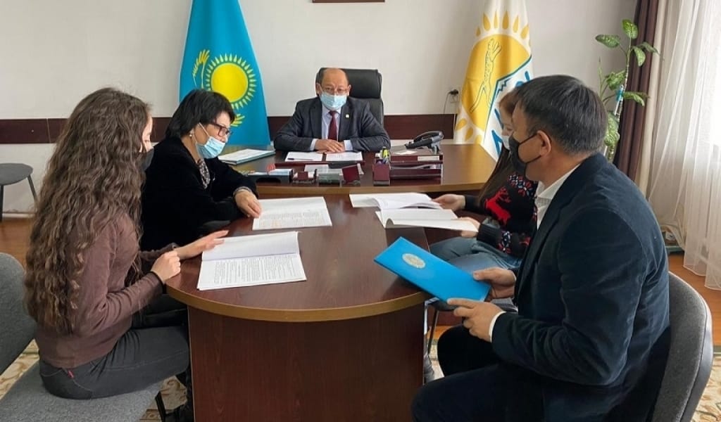 ЕҢБЕКШІҚАЗАҚ АУДАНЫНДА ҮКІМЕТТІК ЕМЕС ҰЙЫМ МҮШЕЛЕРІ КЕЗДЕСТІ