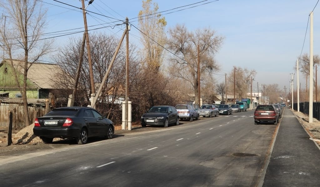 ҚАРАТАЛ АУДАНЫНДА АБАЙ АТЫНДАҒЫ КӨШЕЛЕРГЕ АСФАЛЬТ ТӨСЕЛДІ