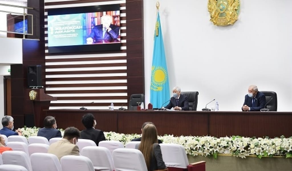 АМАНДЫҚ БАТАЛОВ ЕЛБАСЫНЫҢ ЕРЕКШЕ ҮШ ҚАСИЕТІН АЙТЫП БЕРДІ