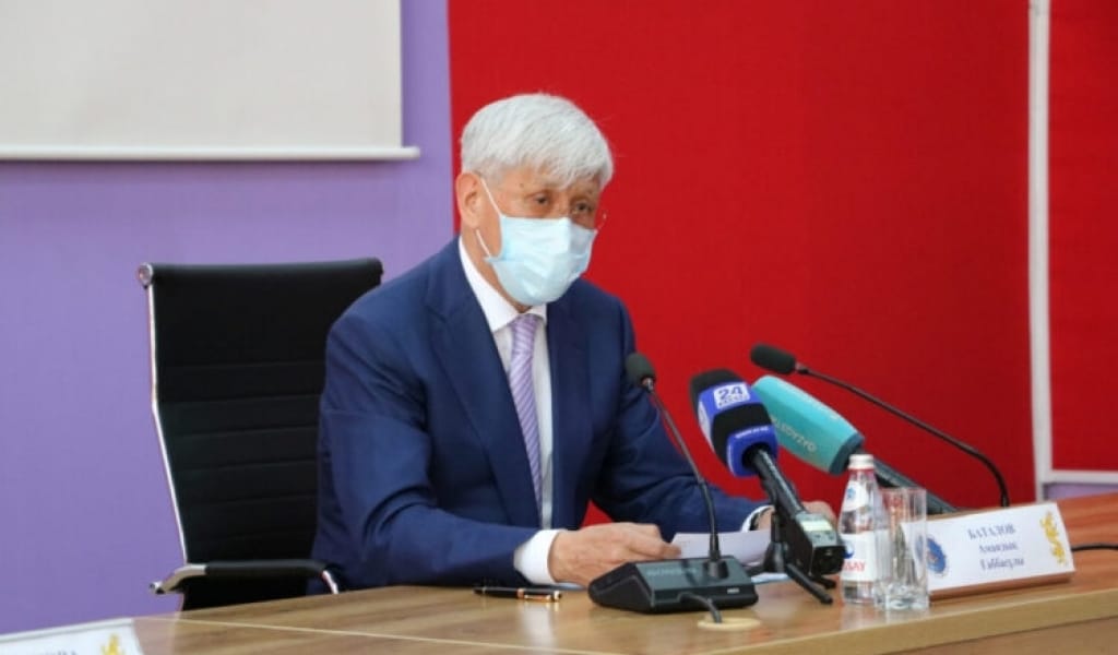 АМАНДЫҚ БАТАЛОВ ЖЕТІСУЛЫҚТАРҒА ЖҮРЕКЖАРДЫ ЛЕБІЗІН АРНАДЫ