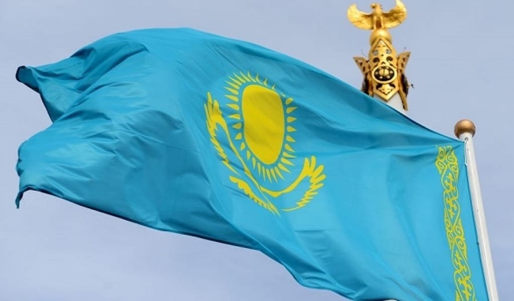 ҮКІМЕТ ҚАУЛЫСЫ: МЕМЛЕКЕТТІК ТУДЫ БАЛКОНҒА ІЛУГЕ РҰҚСАТ БЕРІЛДІ