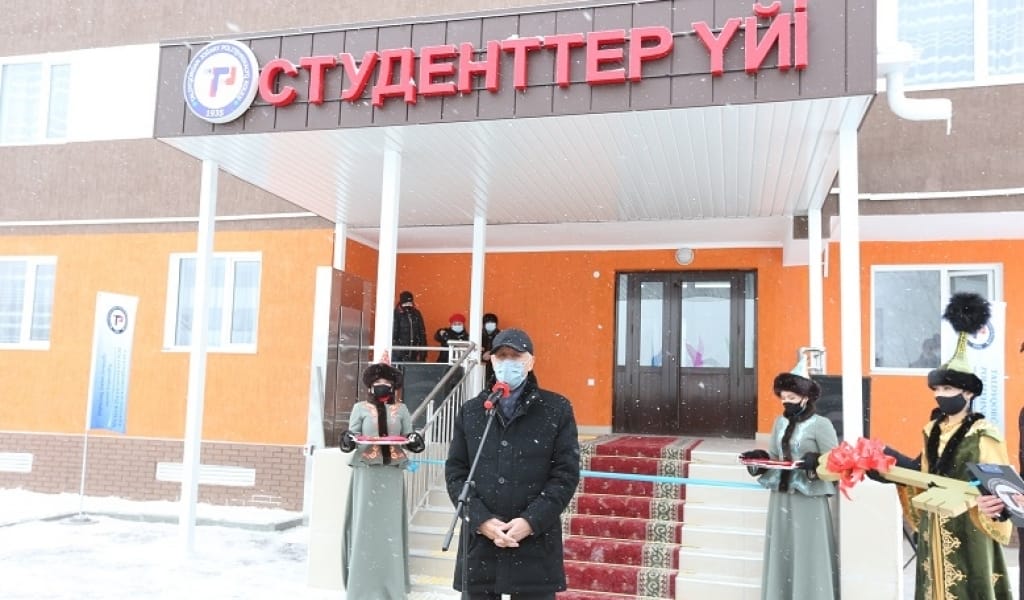 АМАНДЫҚ БАТАЛОВ СТУДЕНТТЕР ҮЙІНІҢ АШЫЛУ САЛТАНАТЫНА ҚАТЫСТЫ