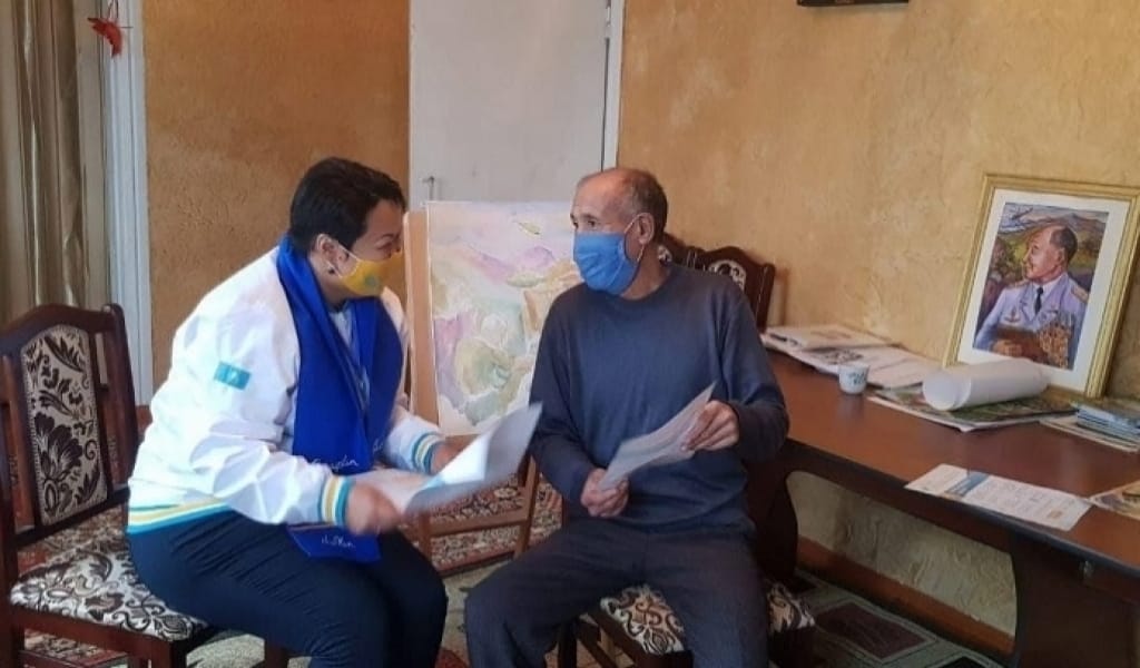 ДЕПУТАТТЫҚҚА ҮМІТКЕР ӘЙЕЛ ҮМБЕТӘЛІ КӘРІБАЕВТЫҢ НЕМЕРЕСІМЕН КЕЗДЕСТІ