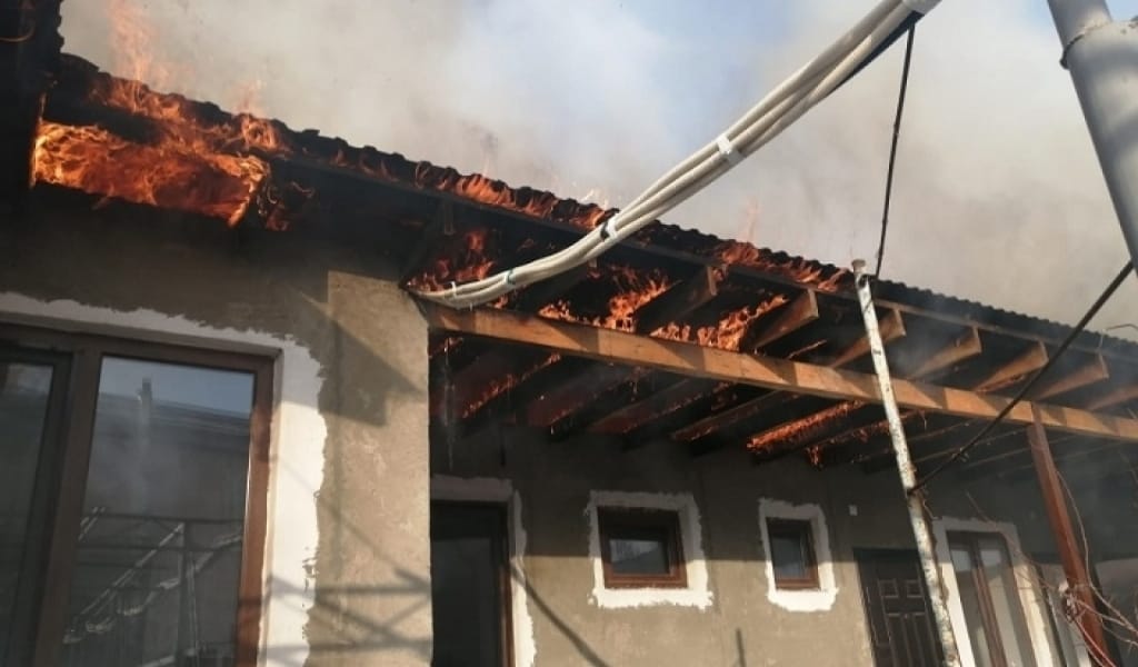 БАЛАЛАР АМАН: ЖАРКЕНТТЕ ЖЕКЕМЕНШІК БАЛАБАҚША АУМАҒЫНДА ӨРТ ШЫҚТЫ