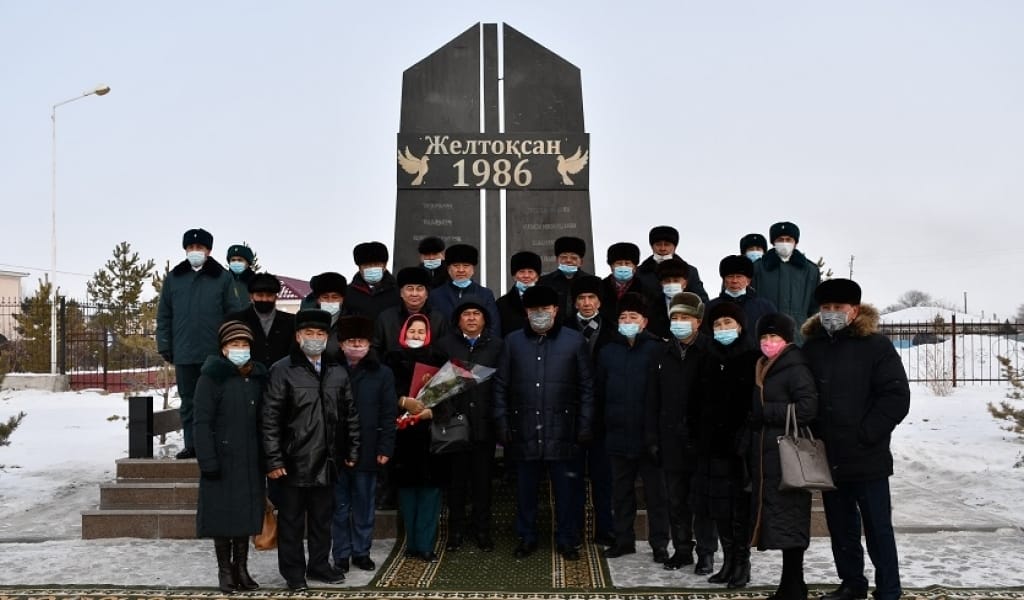 АЛАКӨЛДІКТЕР ЖЕЛТОҚСАН КӨТЕРІЛІСІНЕ АРНАП ЕСКЕРТКІШ ОРНАТТЫ