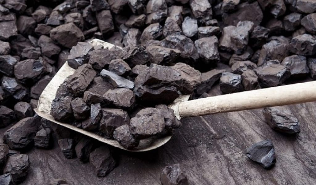 КӘСІПКЕР АЗАМАТ АУЫЛДА ТҰРАТЫН 25 ОТБАСЫНА ТЕГІН КӨМІР ТҮСІРІП БЕРДІ