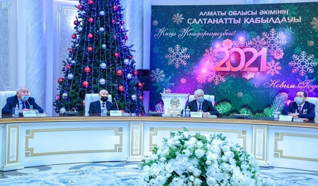 АМАНДЫҚ БАТАЛОВ ӨМІРДЕН ТҮЙГЕНІ МОЛ ҚАРИЯЛАРҒА ҚҰРМЕТ КӨРСЕТТІ