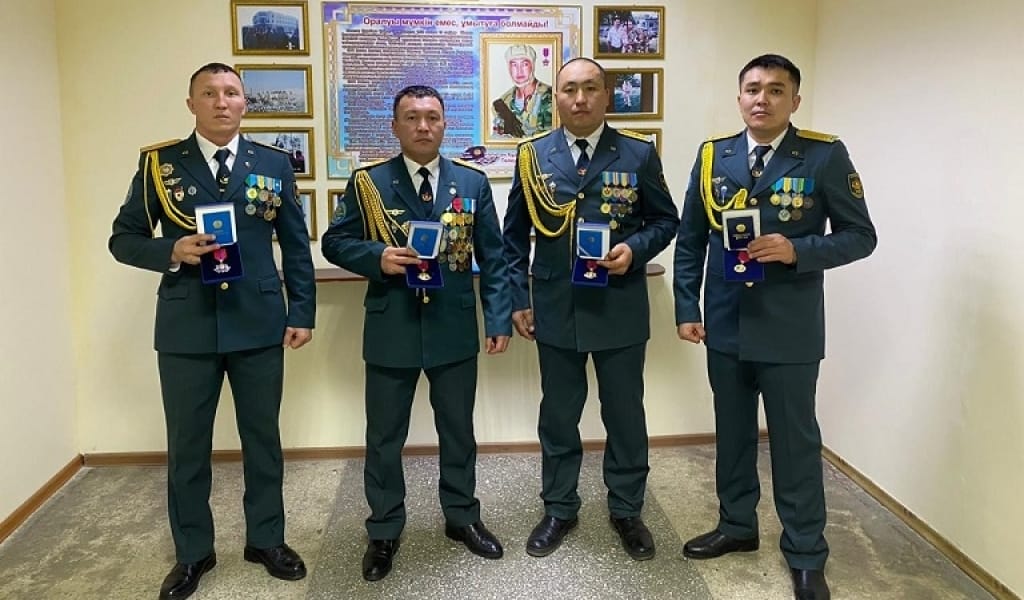 БІТІМГЕРШІЛІКПЕН АЙНАЛЫСҚАН ӘСКЕРИЛЕРГЕ НАГРАДА ТАБЫС ЕТІЛДІ