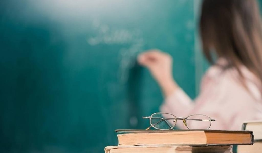 МҰҒАЛІМДЕРДІҢ ЖАЛАҚЫСЫ 1 ҚАҢТАРДАН БАСТАП ТАҒЫ 25 ПАЙЫЗҒА ӨСТІ