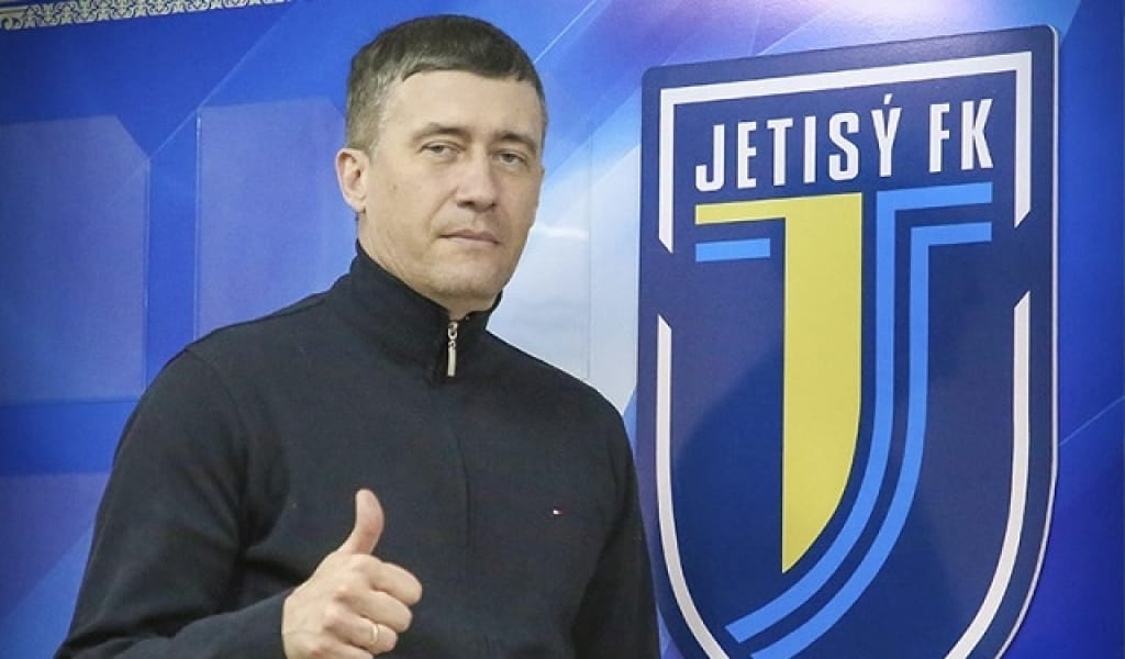 ТАЛДЫҚОРҒАНДА "ЖЕТІСУ" ФУТБОЛ КОМАНДАСЫНЫҢ БАС БАПКЕРІ АУЫСТЫ