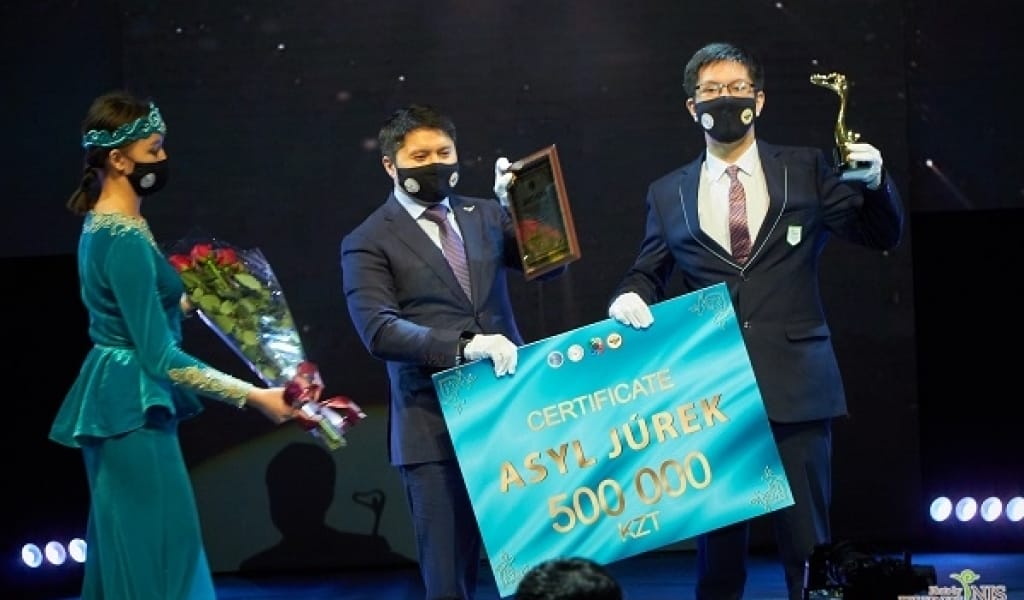 ТАЛДЫҚОРҒАНДА 10-СЫНЫПТЫҢ ОҚУШЫСЫ 500 МЫҢ ТЕҢГЕ ИЕЛЕНДІ