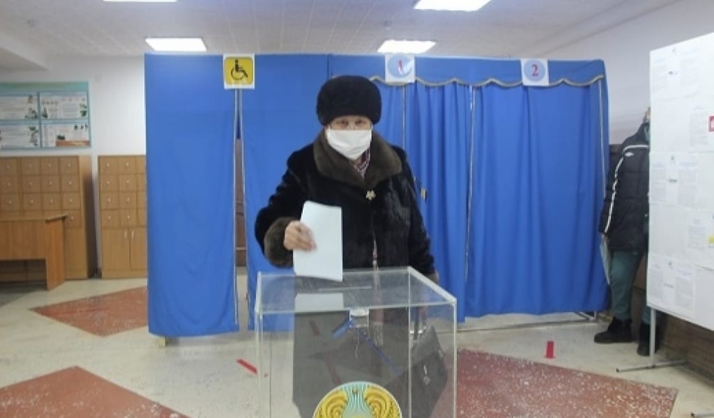 САЙЛАУҒА КЕЛГЕН АПА: "ЖАҢАША ОЙЛАЙТЫН ЖАСТАРҒА ЖОЛ БЕРУ ҚАЖЕТ"