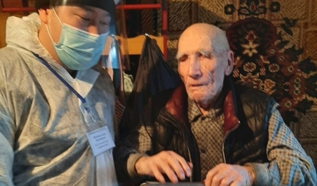 ЕКІНШІ ДҮНИЕЖҮЗІЛІК СОҒЫС АРДАГЕРІ ӨЗ ҮЙІНДЕ ОТЫРЫП ДАУЫС БЕРДІ