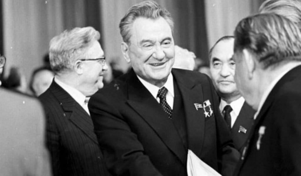 "АДАЛДЫҚТЫҢ АЛАТАУЫ": БҮГІН - ДІНМҰХАМЕД ҚОНАЕВТЫҢ ТУҒАН КҮНІ