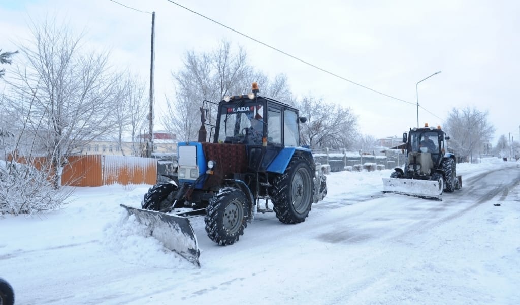 ТАЛДЫҚОРҒАН КӨШЕЛЕРІНЕ ТҰЗ, ҚҰМ СЕБУ ЖҰМЫСТАРЫ ЖҮРГІЗІЛУДЕ