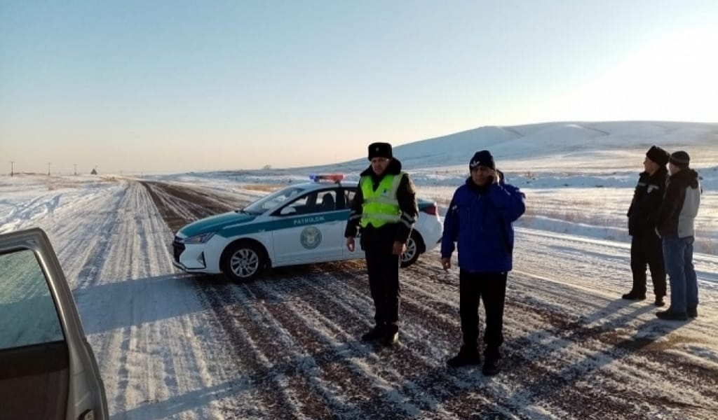 ОБЛЫСТА ҚАРЛЫ БОРАН: ЖОЛДАР ЖАБЫЛЫП, БІРНЕШЕ АДАМ ҚҰТҚАРЫЛДЫ