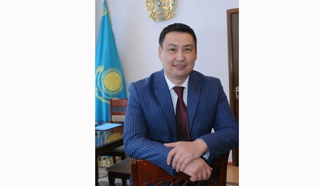 БАСҚАРМА БАСШЫСЫ: "БАЛАЛАРЫМЫЗДЫ ҚАЗАҚ МЕКТЕПТЕРІНЕ БЕРЕЙІК"