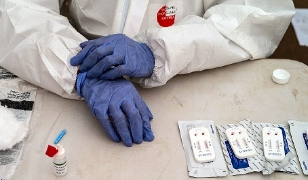 ҚОНАҚҚА БАРҒАНДЫ ҚОЮ КЕРЕК: КОРОНАВИРУСТЫҢ ҚАЙТА ӨРШУ СЕБЕБІ